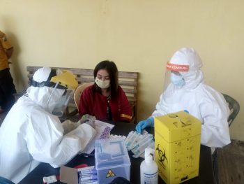 Untuk Pastikan Kesehatan, Puluhan Tahanan Polres Bondowoso Jalani Rapid Test Massal