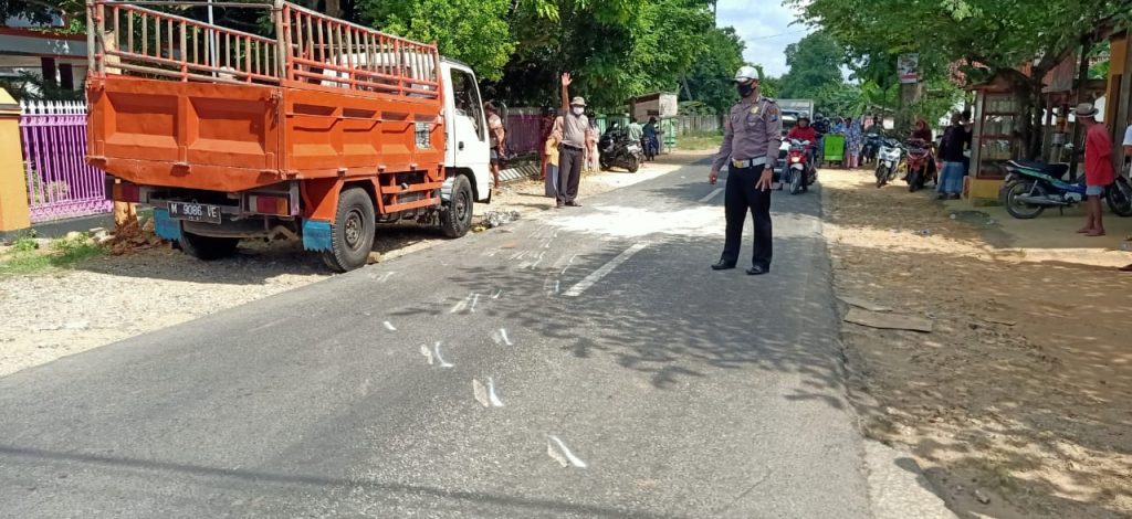 Truck Terguling di Sumenep, Dua Orang Meninggal Dunia