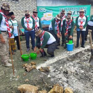 Bupati Bedah Rumah Warga Kramat Bersama Pramuka