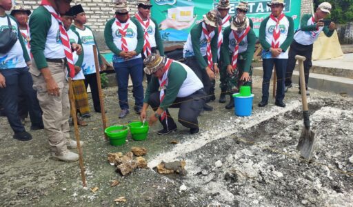 Bupati Bedah Rumah Warga Kramat Bersama Pramuka