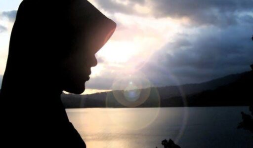 Puisi: Manusia Berhijabkan Ampunan