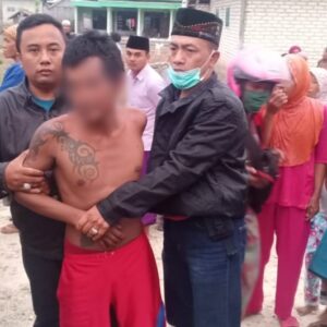 Warga Desa Jarin Pamekasan Amankan Seorang Pria Saat Kepergok Mencuri Mesin Pompa