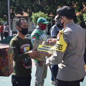 Serentak Se-Jatim, Polres Bondowoso Bagikan 10ribu Masker