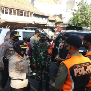 Pasar Pabean Cantian Jadi Sasaran Petugas Lakukan Razia Prokes