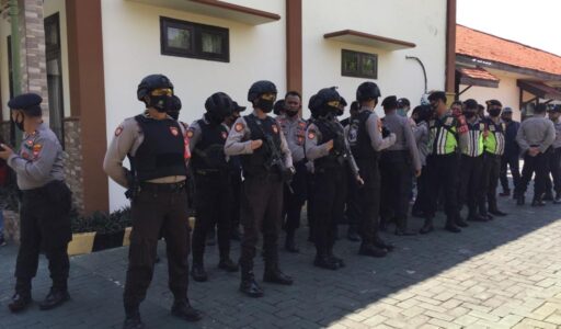 Sidang Lanjutan Kades Longos, Ratusan Personil Polisi Jaga Ketat PN Sumenep