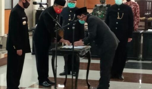 Penjabat Sekda Bondowoso Dilantik, Ini Harapan Bupati Salwa