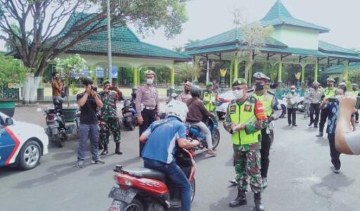 Satlantas Polres Bondowoso Bagikan Ribuan Masker dan Puluhan Sembako di Hari Lalulintas Bhayangkara 65