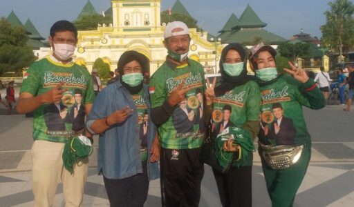 Tekan Penyebaran Covid-19, Fattah Jasin Bagi-bagi Masker di TB 1 Tekan Penyebaran Covid-19, Fattah Jasin Bagi-bagi Masker di TB