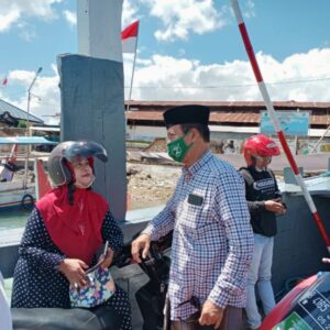 Fattah Jasin Berbaur dengan Penumpang Kapal Tongkang