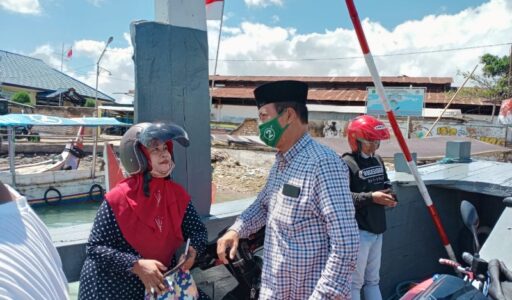 Fattah Jasin Berbaur dengan Penumpang Kapal Tongkang