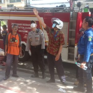 Swalayan El-Malik Dilalap Si Jago Merah