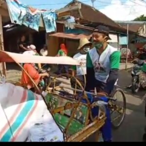 Cabup Fattah Jasin Mengayuh Becak Sambil Ajak Masyarakat Tidak Golput