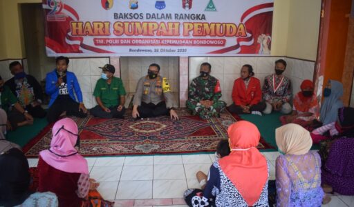 Peringati Sumpah Pemuda, TNI Polri Bondowoso Berbagi