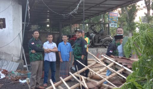 Peduli Korban Bencana Angin Kencang, GPK Bondowoso Serahkan Bantuan