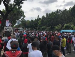 Aksi Massa Berulang-ulang Geruduk Balai Kota, Anies Didesak Turun
