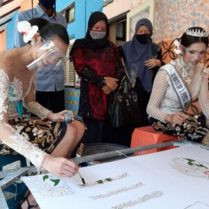 Putri Indonesia Jatim Kepincut Batik Rato WMS