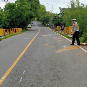 Gegera Roda Belakang Bus Mini Lepas di Sumenep, Satu Orang Kehilangan Nyawa