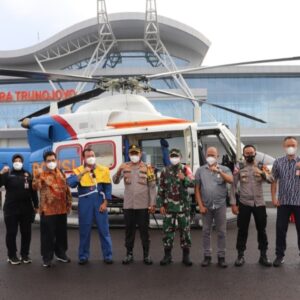 Cek Logistik Pilkada, Kapolres Sumenep Bertolak ke Pulau Masalembu Memakai Helikopter