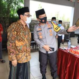 MUI Support Kapolda Jatim untuk Putus Rantai Covid-19 2 MUI Support Kapolda Jatim untuk Putus Rantai Covid-19