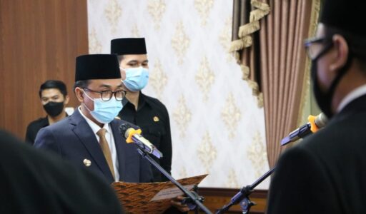 Lantik Administrator dan Pengawas, Bupati Pamekasan Pesan Kerja Inovatif dan Berprestasi