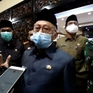 Bupati Sumenep KH. Abuya Busyro Karim, M.Si: Sumenep Siap Melaksanakan Vaksinasi 7 Bupati Sumenep KH. Abuya Busyro Karim, M.Si: Sumenep Siap Melaksanakan Vaksinasi