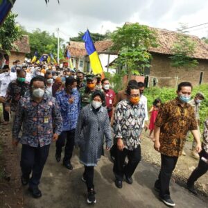 Luapan Kegembiraan Warga Kampung Jaha, Terimakasih SMSI