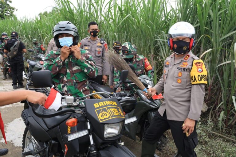 Bersihkan Rumah Warga, Babinsa dan Bhabinkantibmas Diapresiasi Kapolda Jatim