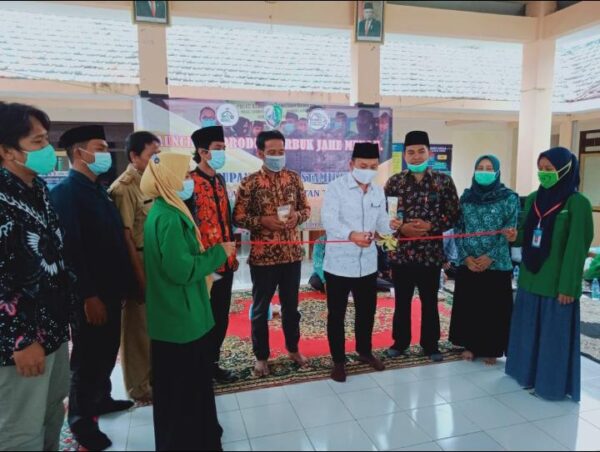 Bersama Anggota DPR RI, KKN 03 STAI Al-Hamidiyah Selenggarakan Launching Produk dan Penutupan KKN 1 Bersama Anggota DPR RI, KKN 03 STAI Al-Hamidiyah Selenggarakan Launching Produk dan Penutupan KKN