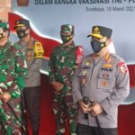Bersama Panglima TNI, Kapolri Tinjau Vaksinasi Prajurit TNI-Polri di Polda Jatim