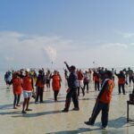 Bersama PS2H, Forkopimka Sapeken Gelar Senam di Pantai Bajo Desa Sase'el