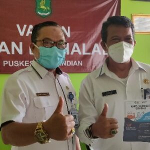 Kepala DPMPTSP Sumenep Laksanakan Vaksin di Puskesmas Pandian