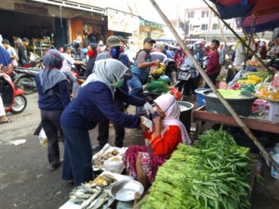 Pedagang di Pasar Anom Sumenep Keluhkan Penurunan Jumlah Pembeli Saat Pandemi Covid-19 1 Pedagang di Pasar Anom Sumenep Keluhkan Penurunan Jumlah Pembeli Saat Pandemi Covid-19