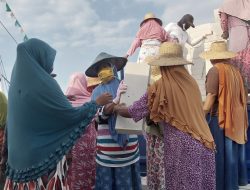 Perempuan Tangguh di Pelabuhan Tanjung Saronggi