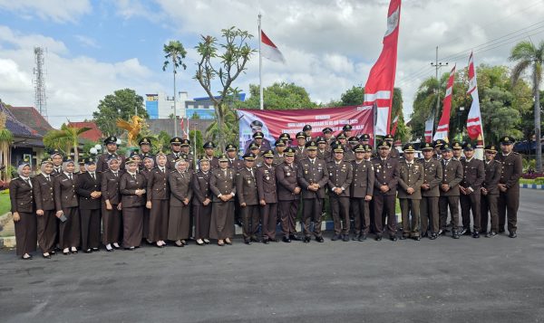 Momen Puncak Harlah Kejaksaan RI ke-80, Kajari Sumenep Paparkan Capaian Penegakan Hukum Tahun 2025 1 Momen Puncak Harlah Kejaksaan RI ke-80, Kajari Sumenep Paparkan Capaian Penegakan Hukum Tahun 2025