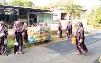 TP PKK Desa Lobuk Tebar Kebaikan, Bagikan 200 Takjil kepada Warga dan Pengendara