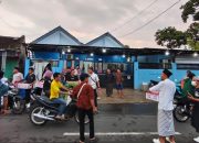 Berbagi Berkah Ramadan, SPPG Kalianyar Tamanan Berikan 500 Takjil Pada Pengguna Jalan