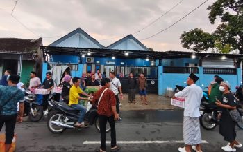 Berbagi Berkah Ramadan, SPPG Kalianyar Tamanan Berikan 500 Takjil Pada Pengguna Jalan