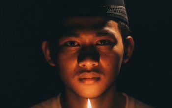 Menagih Cahaya di Saredeng Kecil: Empat Tahun Janji yang Membatu