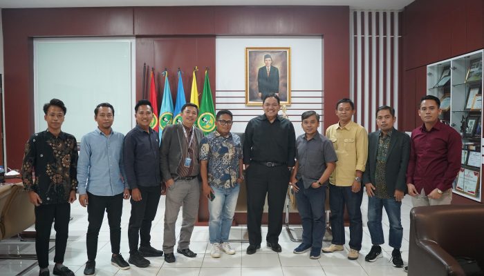 Dari Madura untuk Generasi: Jejak Pengabdian Achsanul Qosasi yang Terus Menginspirasi