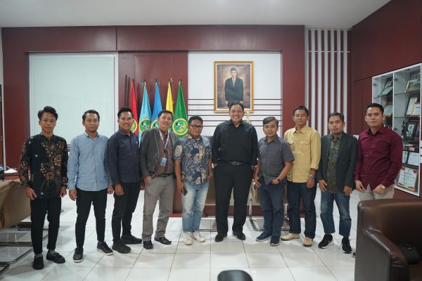 Dari Madura untuk Generasi: Jejak Pengabdian Achsanul Qosasi yang Terus Menginspirasi