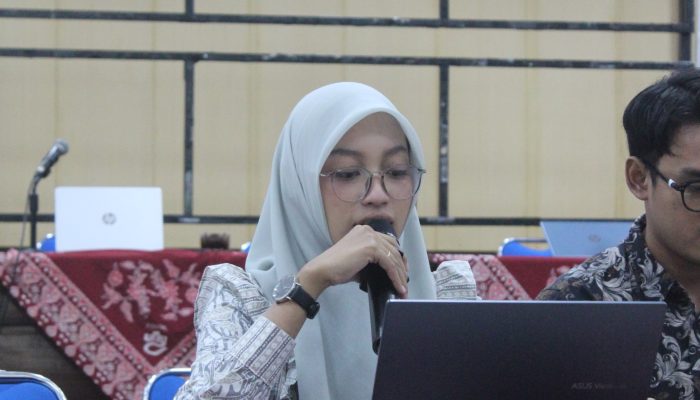 Roller Coaster UUD 1945: Dinamika Konstitusi Indonesia dari Proklamasi hingga Intervensi Elite