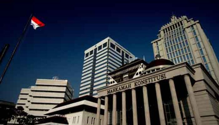 Konstitusi Indonesia : Idealitas dan Realitas dalam Perspektif Mahasiswa PPKn