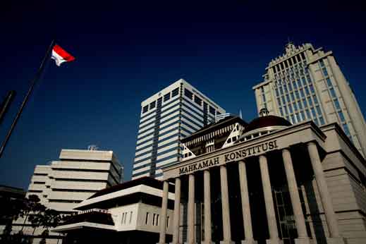 Konstitusi Indonesia : Idealitas dan Realitas dalam Perspektif Mahasiswa PPKn