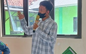 Aksi Mahasiswa STIT Aqidah Usymuni Sumenep: KIP Kuliah Dipersoalkan, dan Kebijakan Kampus Dipertanyakan. 3 Aksi Mahasiswa STIT Aqidah Usymuni Sumenep: KIP Kuliah Dipersoalkan, dan Kebijakan Kampus Dipertanyakan.