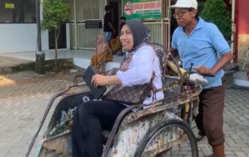 Direktur RSUDMA Sumenep Naik Becak, Aksi Nyata Dukung Program Penghematan Energi 3 Direktur RSUDMA Sumenep Naik Becak, Aksi Nyata Dukung Program Penghematan Energi
