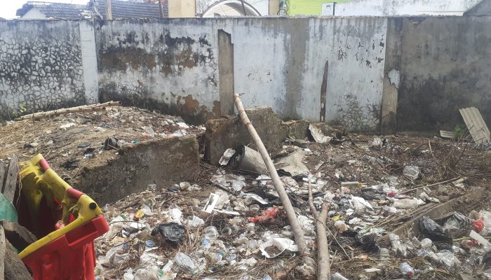 Kampus STIT Aqidah Usymuni Sumenep Disorot: Sampah Berserakan, Fasilitas Minim, Mahasiswa Angkat Suara