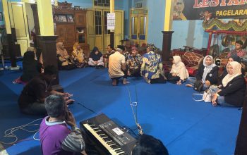 Denting Gamelan Satukan Mahasiswa Universitas Negeri Malang dan Warga dalam Pembelajaran Manajerial Berbasis Pelestarian Budaya di Kampung Seni Mentaraman