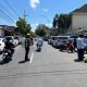 Polwan Polres Sumenep Sigap Amankan Sholat Jumat di Tengah Terik Matahari
