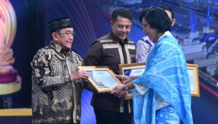 Sumenep Bersinar di Jawa Timur! Bupati Fauzi Raih Penghargaan Maritim Bergengsi Berkat Gebrakan Transportasi Laut