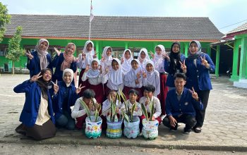 Pemanfaatan Galon Bekas sebagai Media Edukasi Lingkungan dalam Mendukung SDGs 12 dan SDGs 13 pada Peserta Didik Kelas 5 SDN Koroulon 1 5 Pemanfaatan Galon Bekas sebagai Media Edukasi Lingkungan dalam mendukung SDGs 12 dan SDGs 13 pada Peserta Didik Kelas 5 SDN Koroulon 1